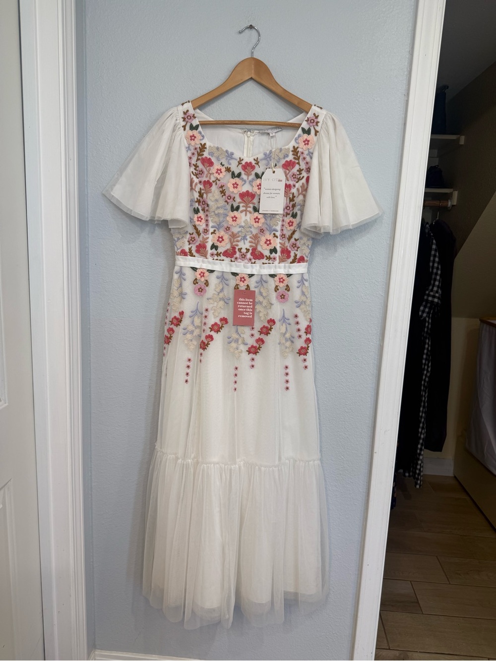 New Ivy City Co Evangelina White Floral Embroidered Midi Dress